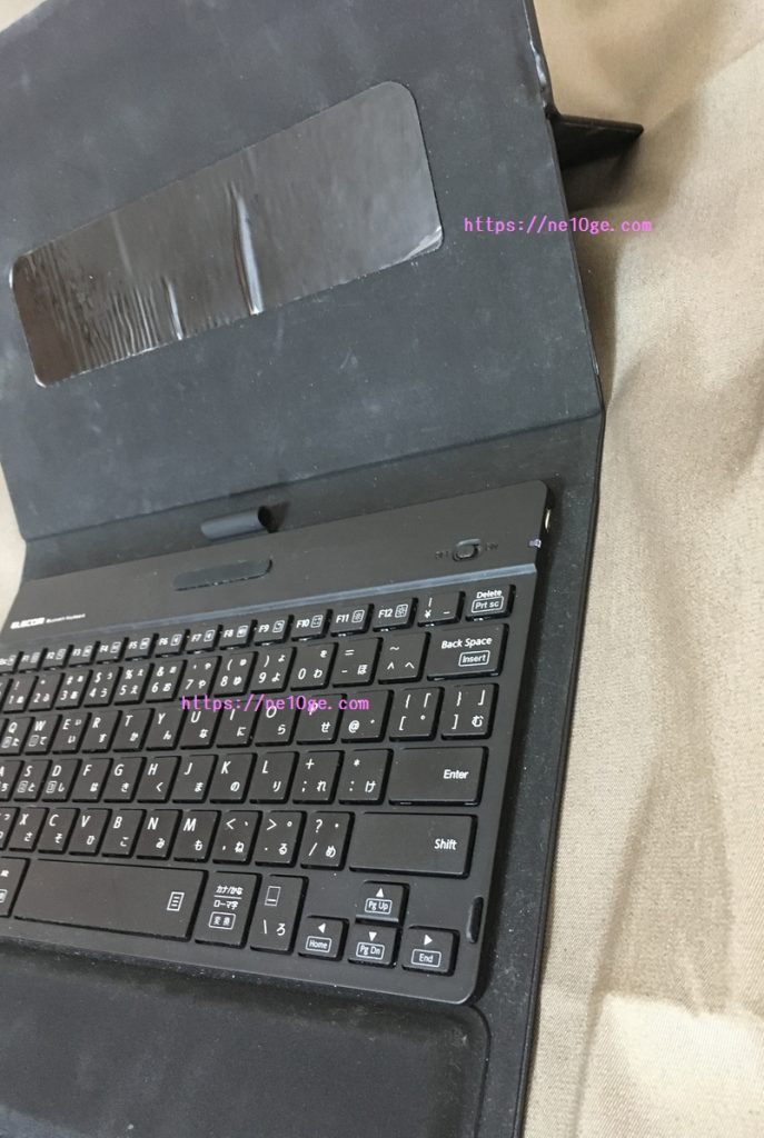 エレコム ワイヤレスキーボード iPad用 TK-CAP01IBK このように、しっかり立ちます